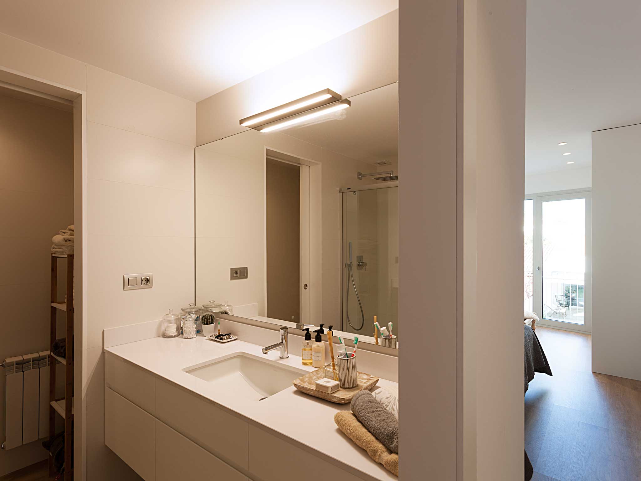 Rehabilitació Habitatge Sabadell - bany suite | Dues ARQuitectes
